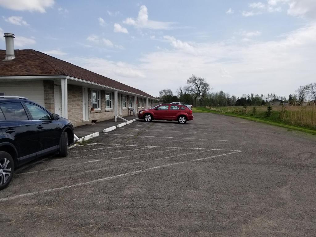 Eastwood Motel Grounds
