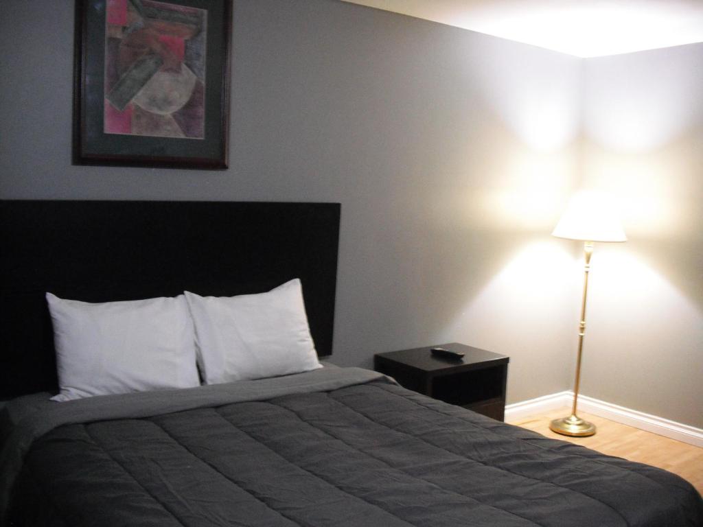 Queen Room Amenities